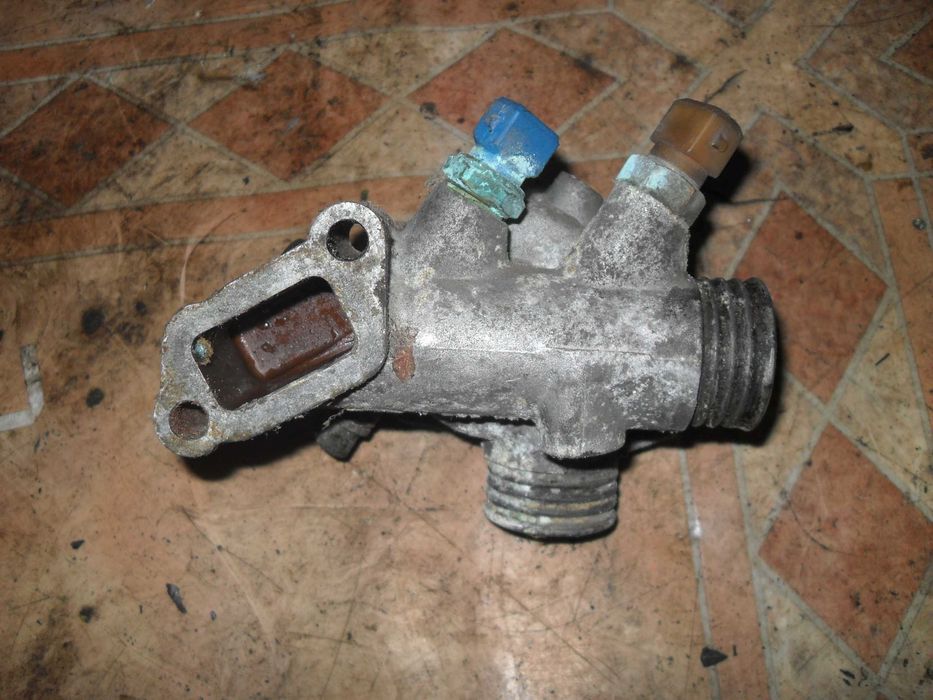 BMW E34 obudowa termostatu oryginał
