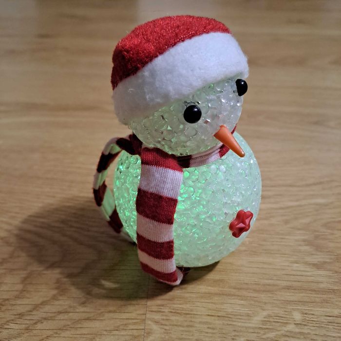 Bałwanek Led akrylowy święcący w różnych kolorach