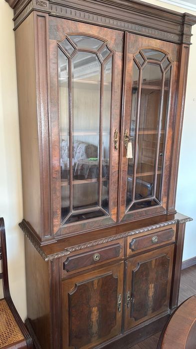 Sofá, mesa, cadeiras, móveis Valor Total !