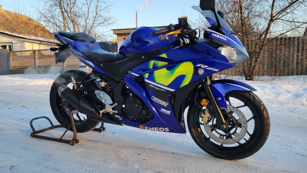 Yamaha R25. Sport Bike