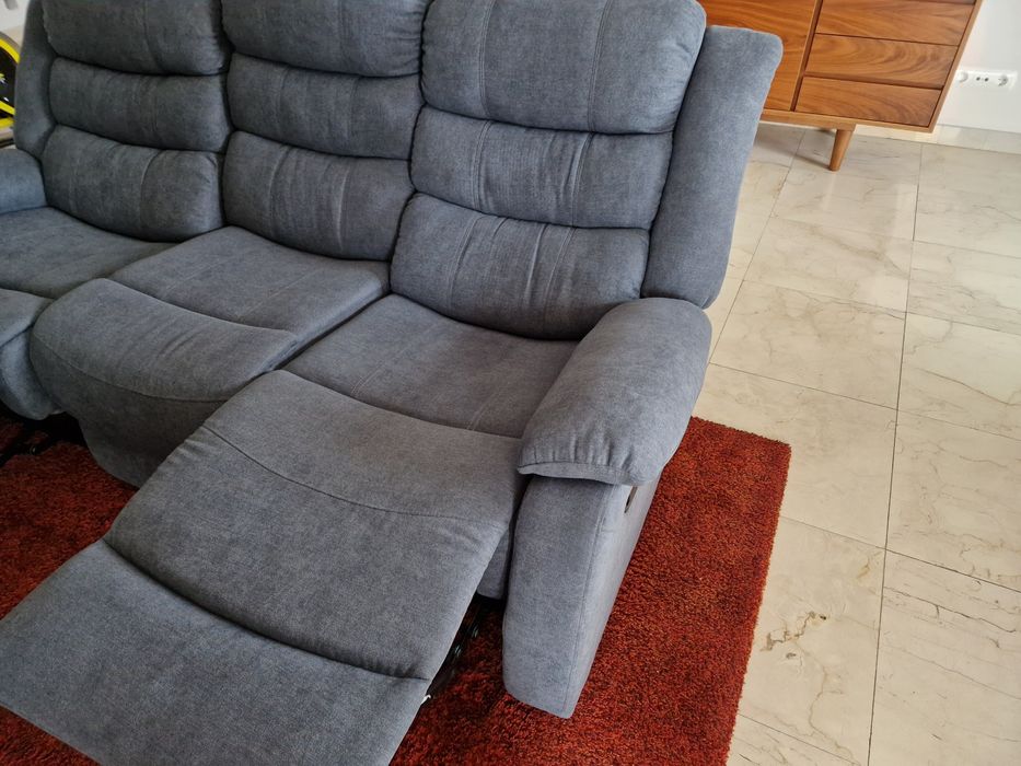 Sofá 3 lugares, 2 são reclináveis,  como novo