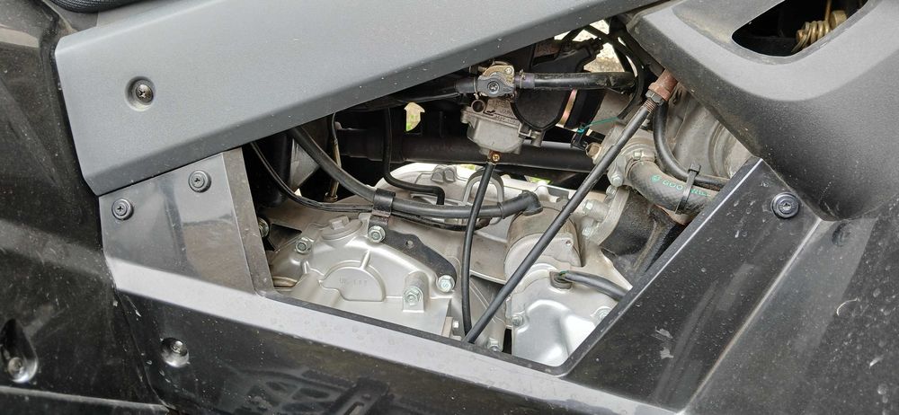 Vendo Moto 4 Sym QuadLander 300S em muito bom estado.