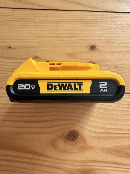 Акумулятор батарея DeWalt DCB203 на 2 аН