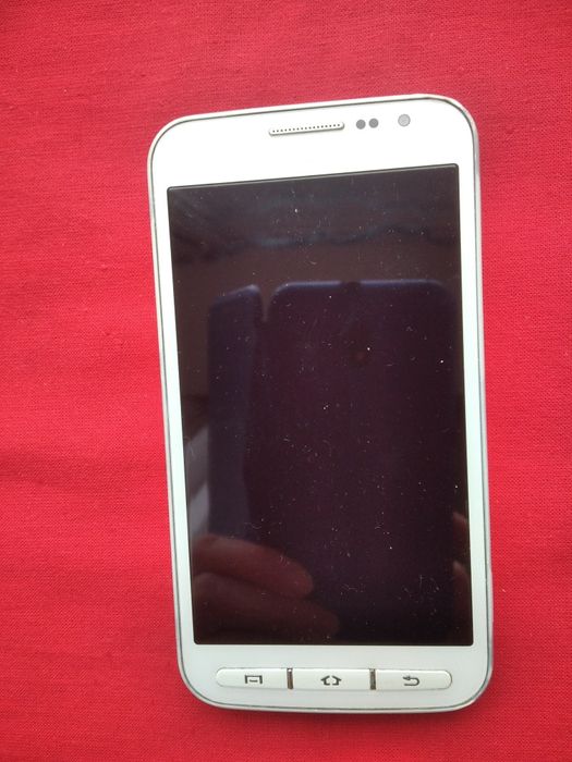 Мобильный телефон Самсунг в очень хорошем состоянии, батарейка долго д