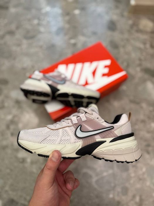 Кросівки Кроссовки Nike V2K Run Pure Platinum Wolf Pink Серебрянный Розовый Срібний Рожевий Кросовки демісезон