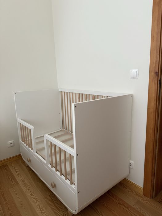 Crib + Mattress + 2 Bed Sheets + Waterproof Mattress Pad + Crib Duvet – Never Used64730022007811121