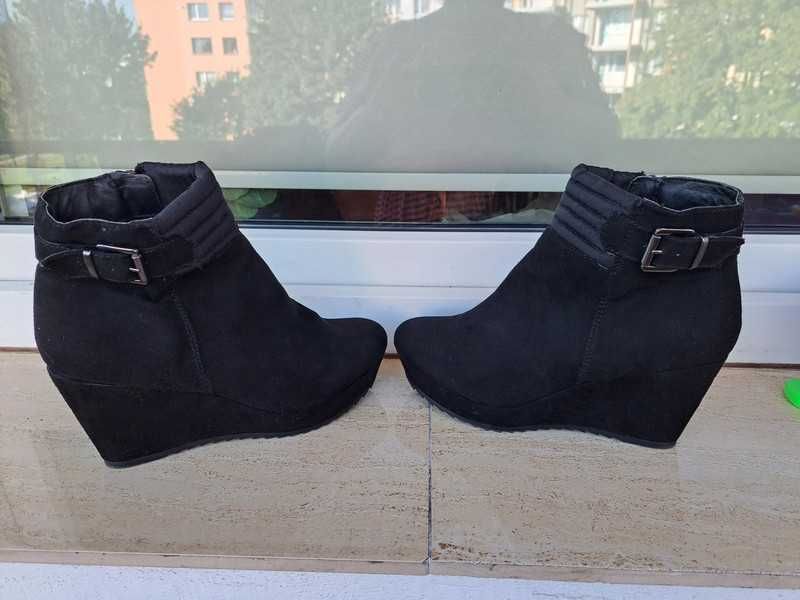 Botki na koturnie 39