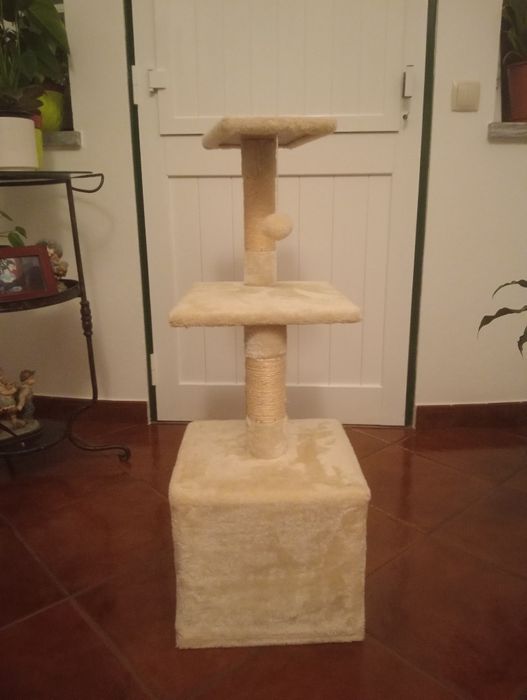 Arranhador de gato com casinha