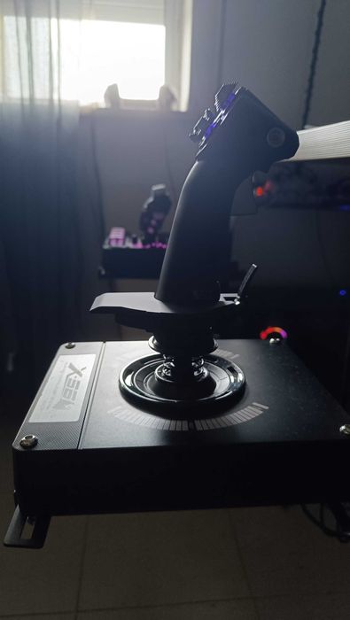 HOTAS - Simulador de Voo Logitech