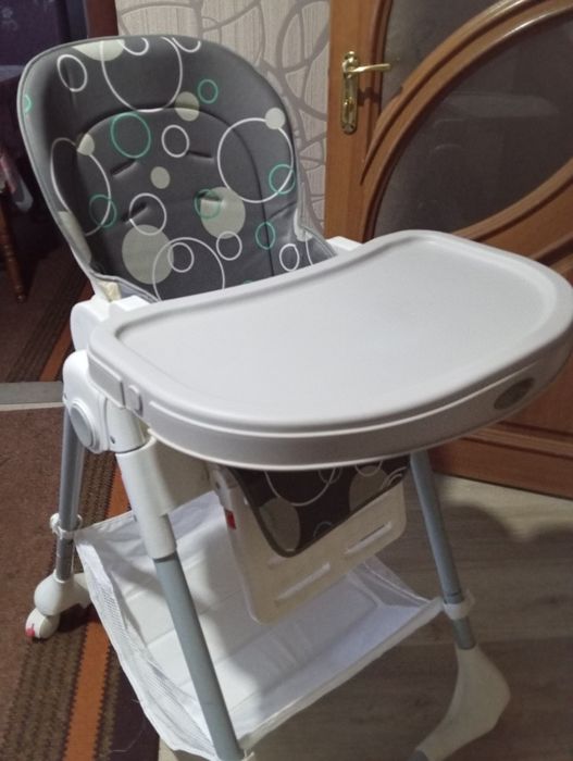Стільчик для годування.