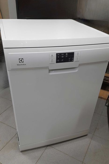 Посудомийна машина Electrolux 60см біла (невбудована, окрема)