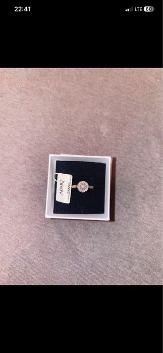 Pierscionek zareczynowy z diamentem apart