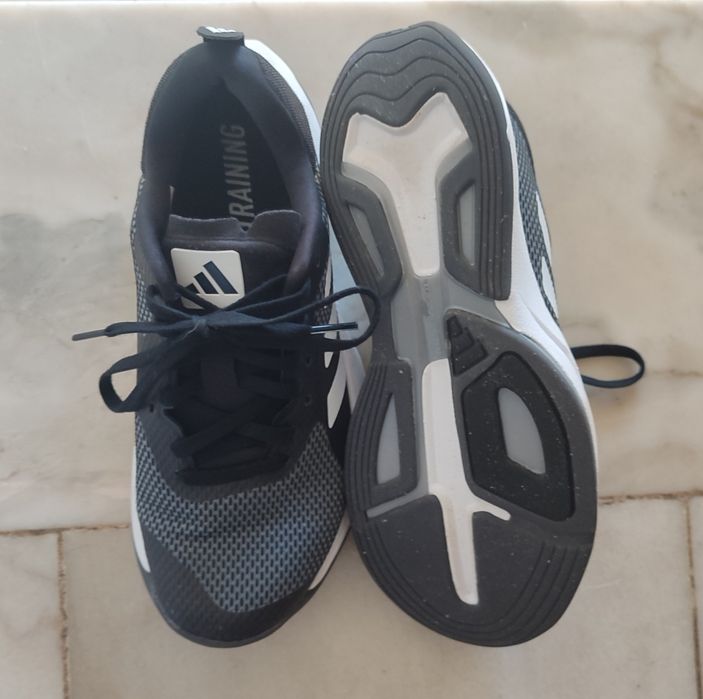 Tênis adidas para treino
