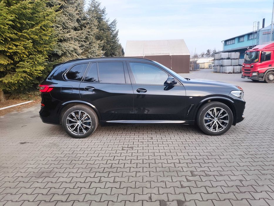 Wynajem samochodu osobowego  dostawczego busa wypożyczalnia BMW X5 G01