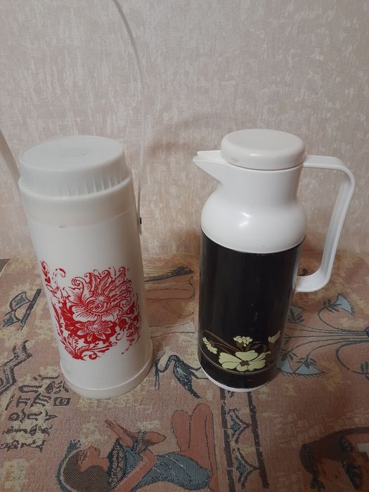 Продаються термоса.