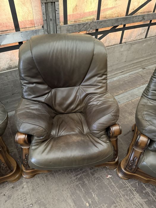 Кожаный диван + два кресла