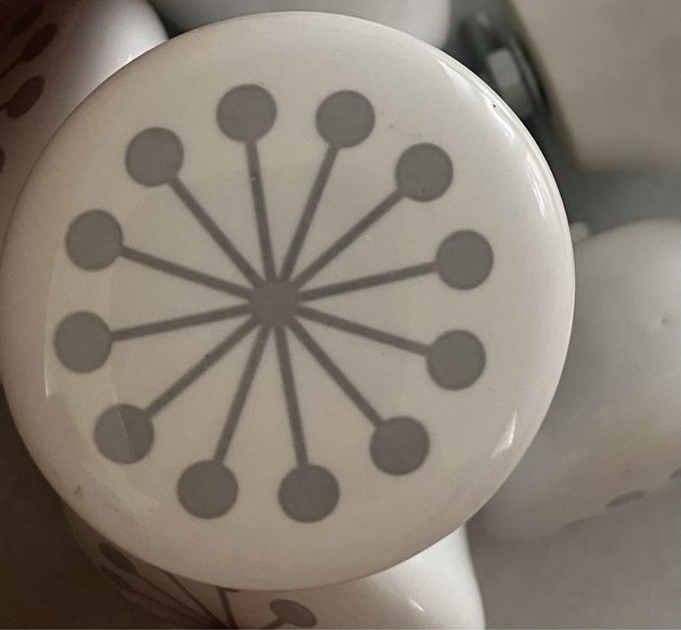 Ceramiczna gałka Kwiatek do mebli Bloomingville