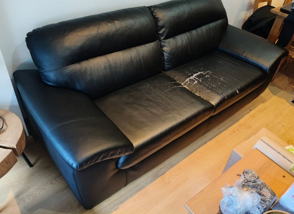 Sofá preto Sofá IKEA preto de 2-3 lugares (pele sintética)