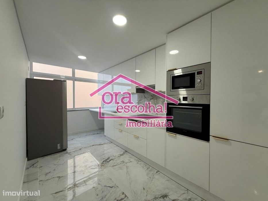 Apartamento T3 TOTALMENTE REMODELADO Rés do Chão alto com 100 m2 na...