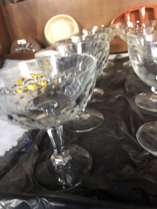 Varios modelos de taças (22)e pequena caneca em vidro valor de tudo