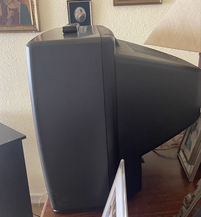 TV Sanyo antiga de tubo , Funciona 100