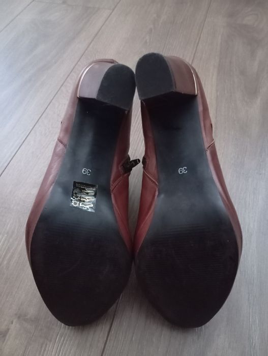 Krótki botki na obcasie