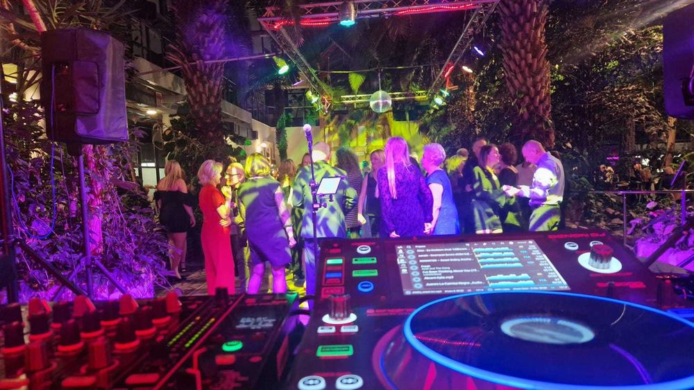 DJ & WOKALISTA  oprawa muzyczna imprezy taneczne konferansjer