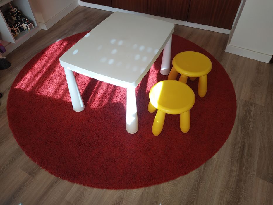 Tapete IKea redondo + mesa +bancos