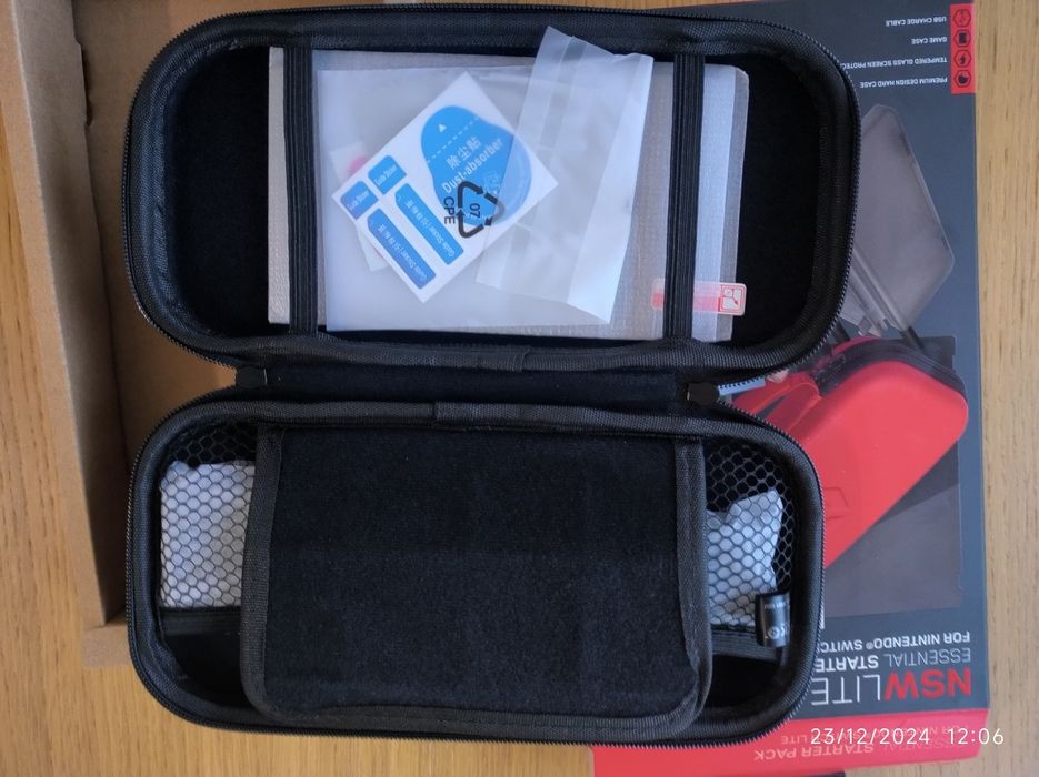 NOVO! Nintendo switch Lite Estojo vermelho c divisórias e acessórios