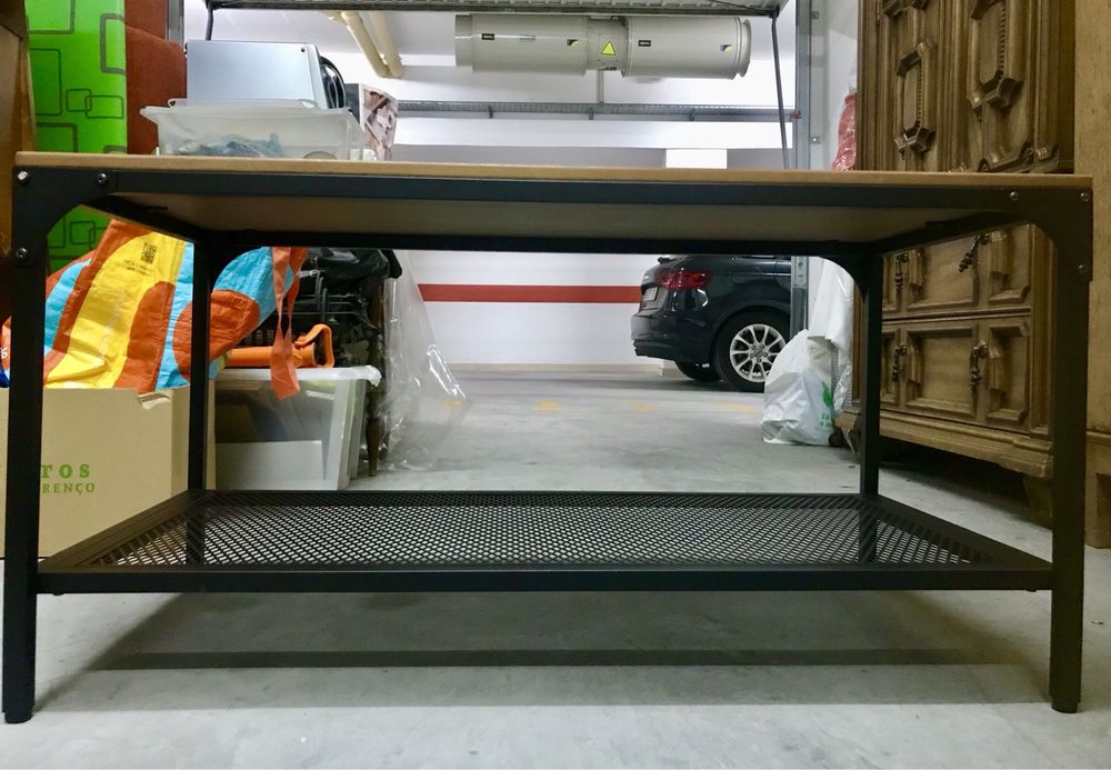 Mesa de Televisor Ikea Madeira e Metal [M.Boas Condiçoês]