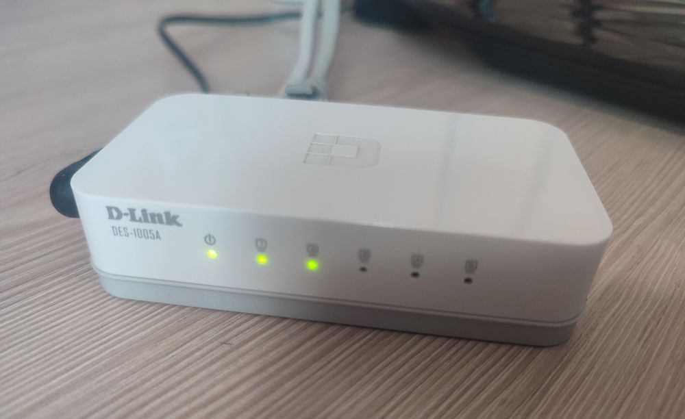 Сетевой коммутатор (мережевий комутатор) D-Link  DES 1005А
