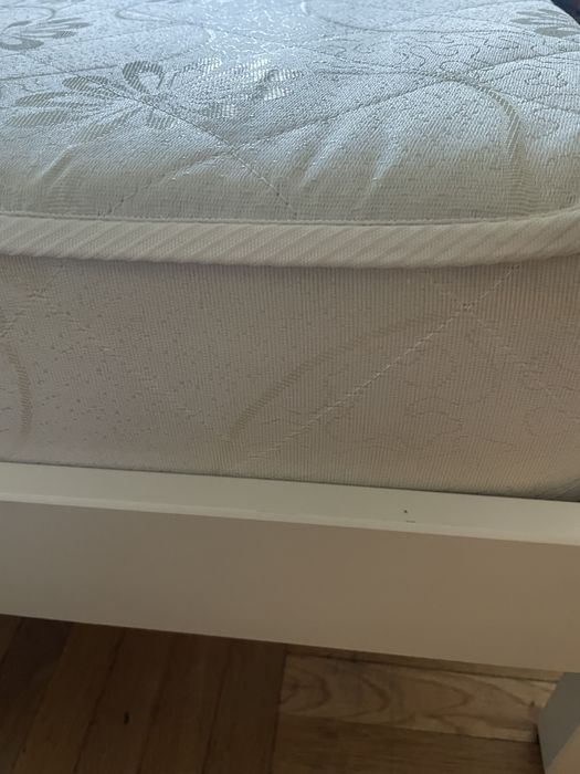 Кровать б.у в отличном состоянии.