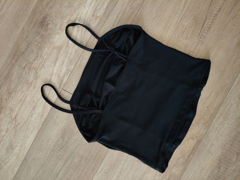 Czarny marszczony crop top