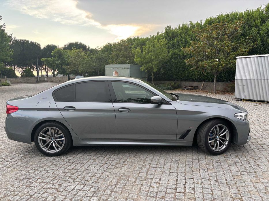 BMW 530e iPerformance Pack M c/IVA dedutível