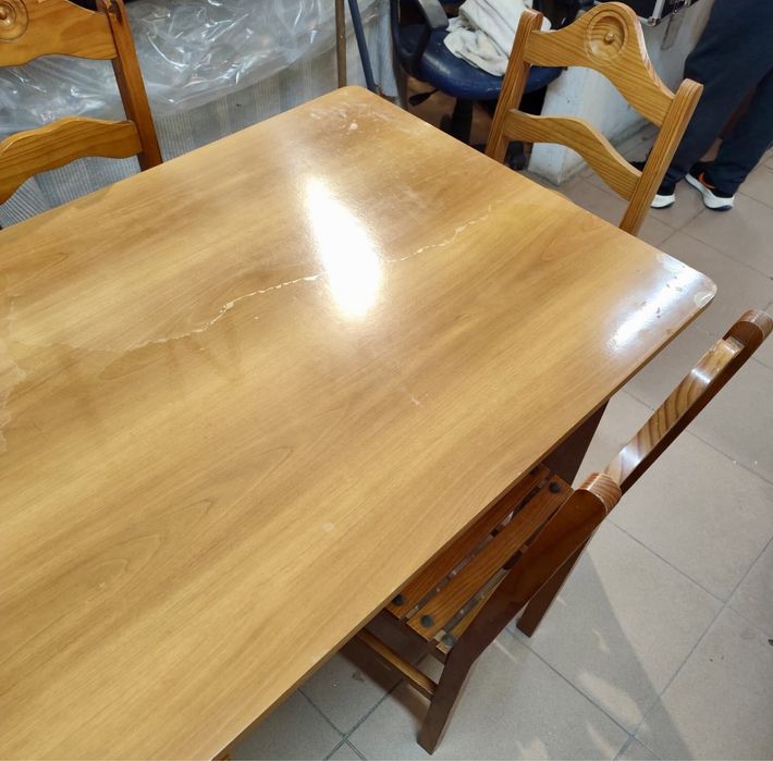 Conjunto mesa em Pinho com seis cadeiras