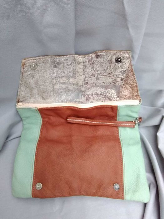 Torebka haftowana na skórze