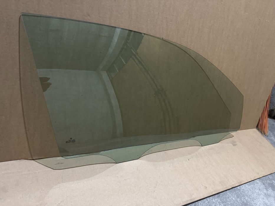 Szyba prawa przednia vw polo 9n 2003r prawy przod