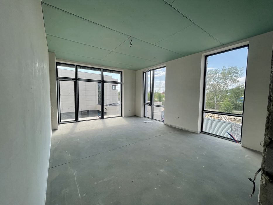 Продам дом с  выходом на Днепр Вишенки. Рядом осокорки золоче