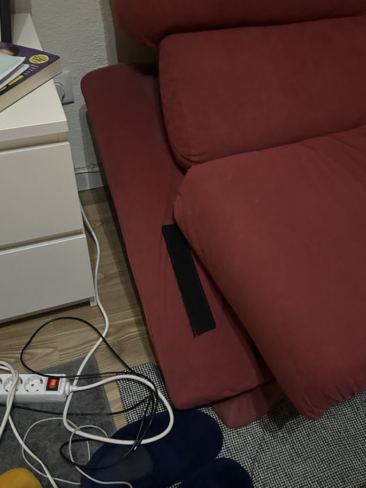 Sofá Veludo Vermelho  (para reconstrução)