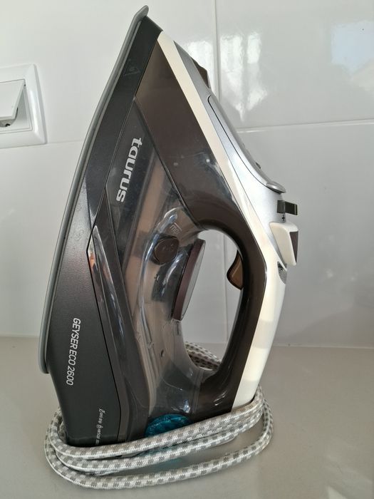 Ferro engomar Taurus