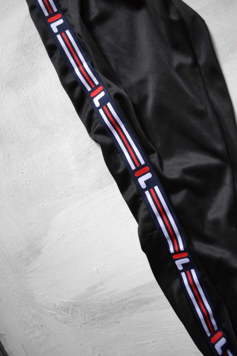 czarne dresy FILA z lampasem spodnie oldschoolowe