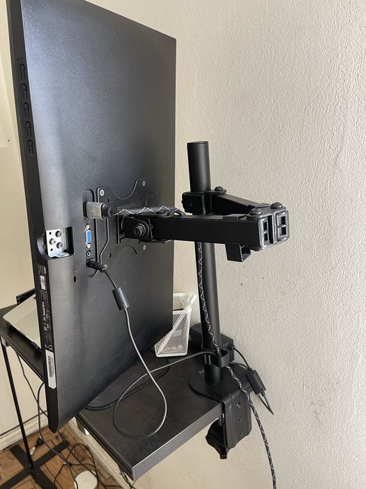 Monitor AOC com entrada HDMI e VGA