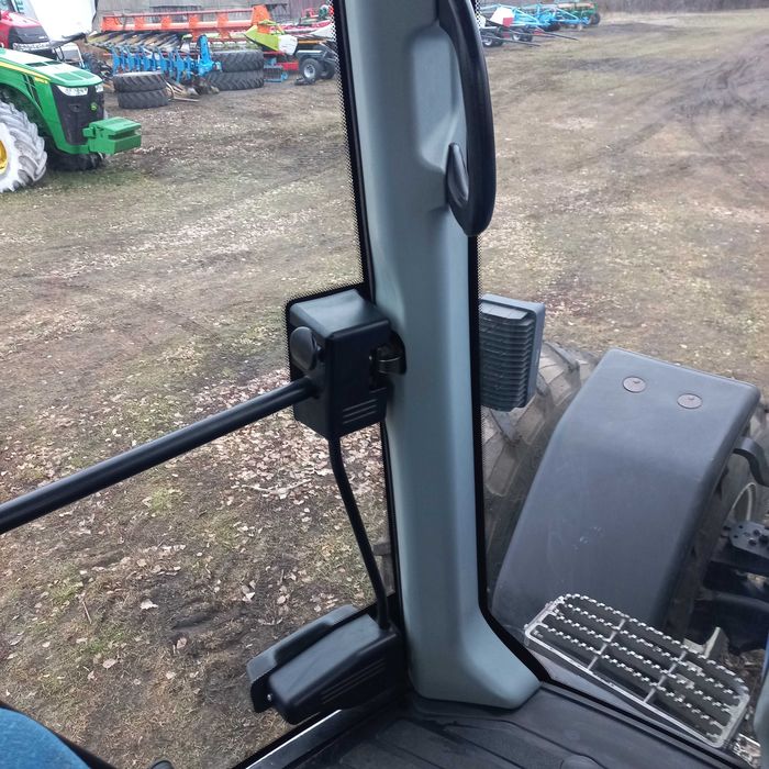 Продам трактор  New Holland Т8050