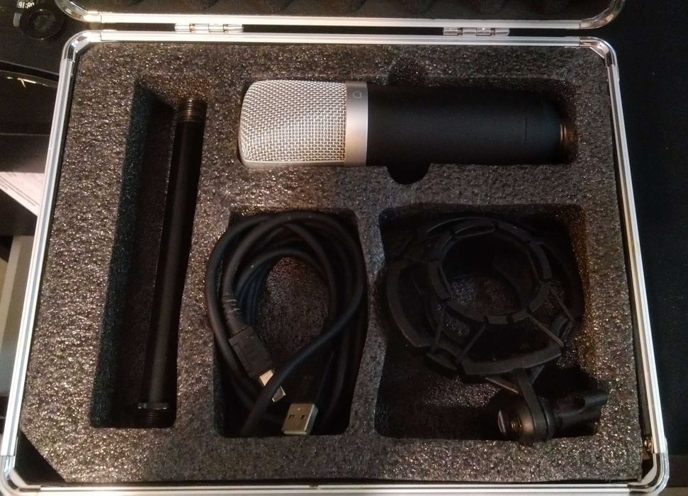 TRUST GXT 252 EMITA Plus Microphone, Slightly Used + Boom Arm64737819392899121