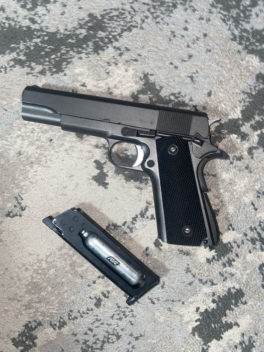 Airsoft 1911 usada