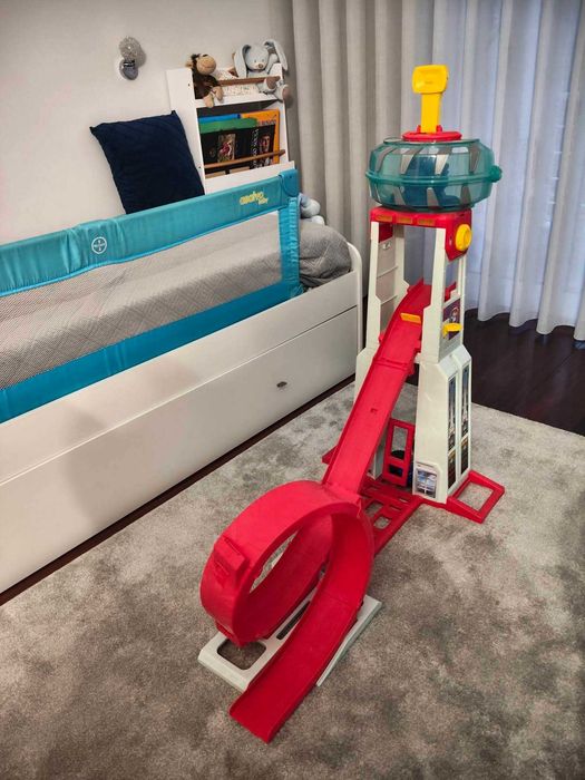 Brinquedos e roupa
