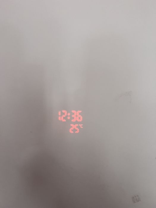 Годинник з лазерною проекцією