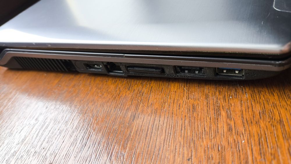 Ноутбук ASUS i3 / SSD 256GB / рабочий / для работы и учебы