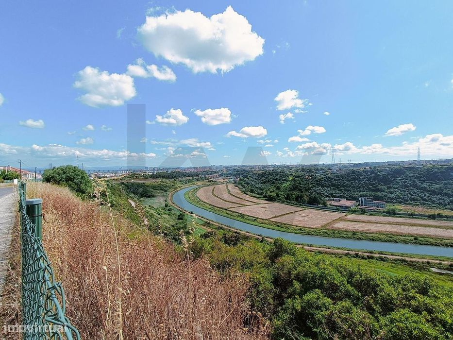 Terreno para Construção com Vista Deslumbrante e Projeto Aprovado no B