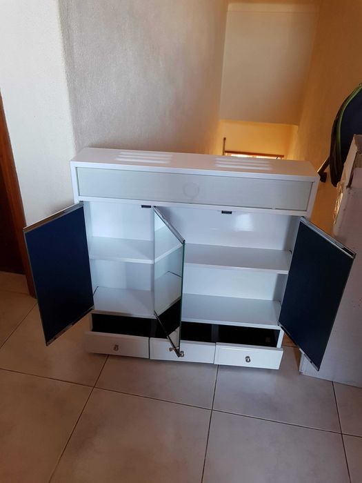 Armário Branco suspenso de WC, com 3 portas e gavetas. Com luz e NOVO